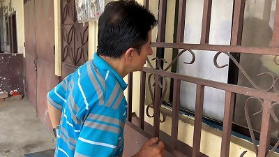 meaty arse and big-boobed neighbor gets stuck!! And the older crank helps her and takes advantage - REAL HOMEMADE