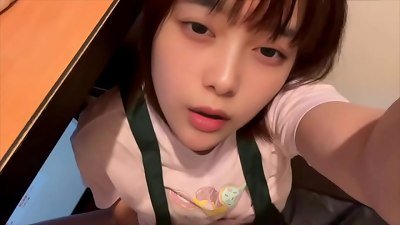 [Part-time internet cafe employee] While cleaning a room, this uber-cute worker gets aroused when she witnesses the tissue left behind by a guy masturbating, and begins stroking while cleaning the room.